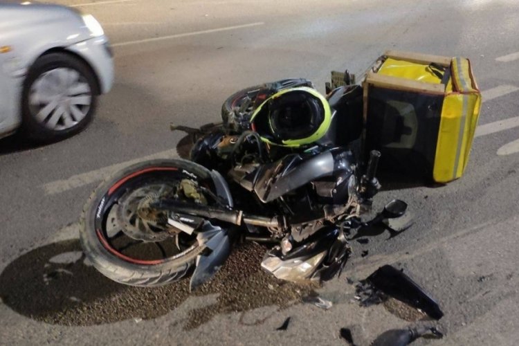 Kocaeli'nde otomobil motosiklete &ccedil;arptı: 1 yaralı