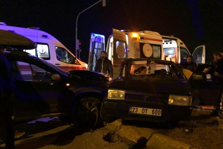 Sakarya Akyazı'da trafik kazası: 3 yaralı