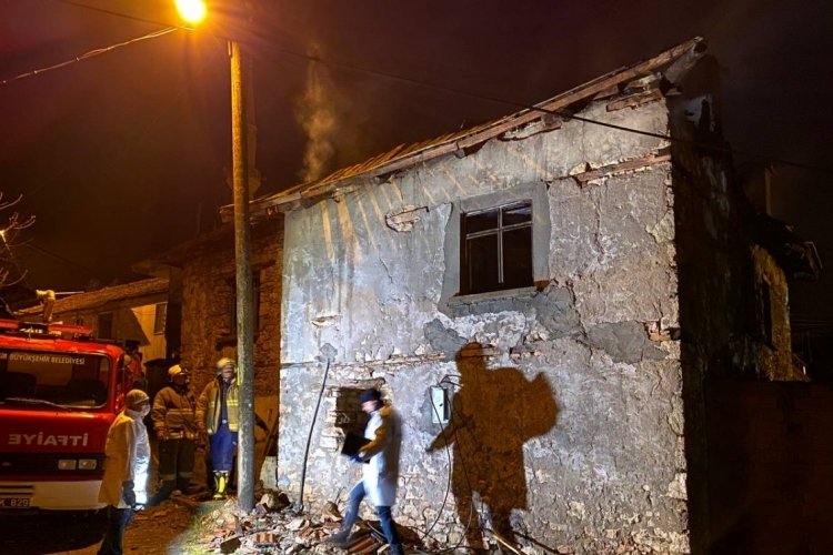Balıkesir'de evde &ccedil;ıkan yangında 90 yaşındaki kadın hayatını kaybetti