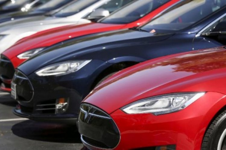 Tesla &Ccedil;in'de satılan otomobilleri geri &ccedil;ağırdı