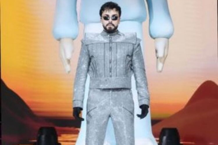 Sefo, robota benzetildi