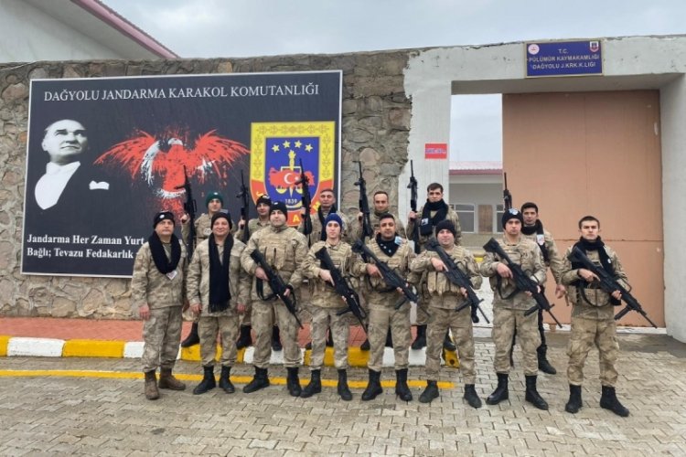 Kayseri'den Tunceli'ye askerler i&ccedil;in atkı yolladılar