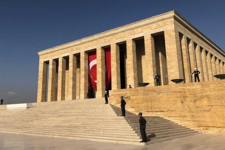 Derya Yanık ve beraberindeki heyet Anıtkabir'i ziyaret etti