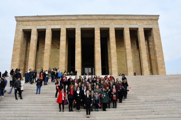 Bursa Kız Lisesi Mezunları Derneği'nden Anıtkabir ziyareti