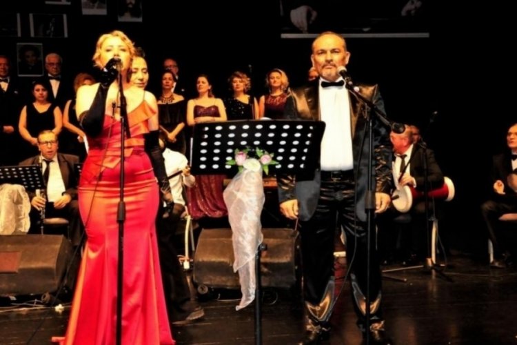 Bursa'da Musikinin Sultanları T&uuml;rk M&uuml;ziği Korosu'ndan ustalara saygı konseri