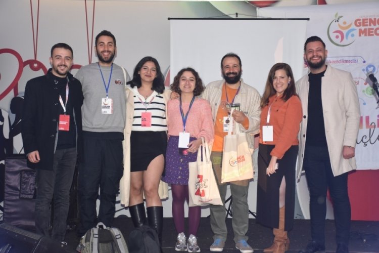 Bursa Gemlik'te gen&ccedil;ler G&ouml;n&uuml;ll&uuml;l&uuml;k Festivali'nde buluştu