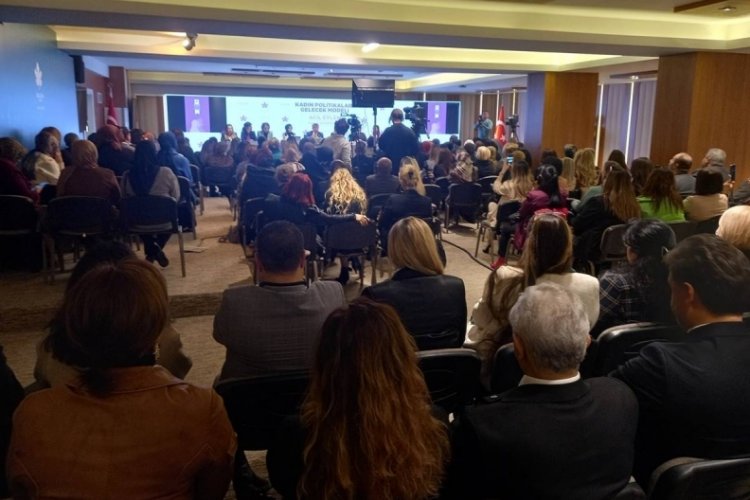 Ahmet Davutoğlu: Kadınları korumadan aileyi koruyamayız