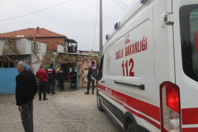 Manisa'da evlerinde ikinci kez yangın &ccedil;ıkan ailenin evi k&uuml;le d&ouml;nd&uuml;
