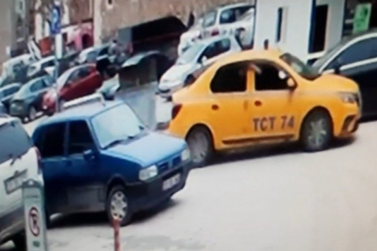 Edirne'de seyir halindeki ara&ccedil;lardan birbirine kurşun yağdırdılar: 1 yaralı
