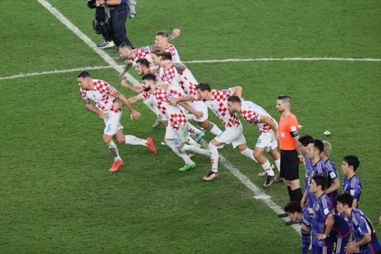 Japonya'nın r&uuml;yası bitti! Hırvatistan &ccedil;eyrek finalde