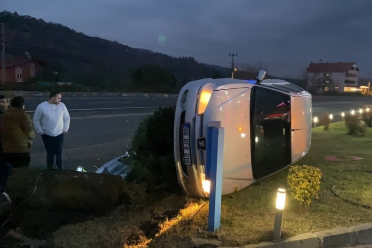 Zonguldak'ta otomobil devrildi, s&uuml;r&uuml;c&uuml; yara almadan kurtuldu