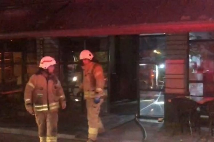 İstanbul'da bir kafede yangın meydana geldi