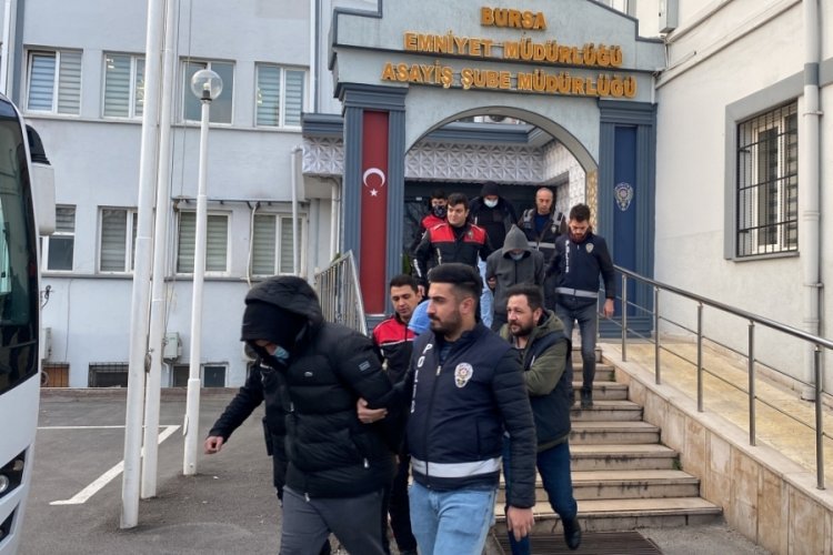 Bursa'da g&ouml;zaltına alınan fuhuş &ccedil;etesi adliyeye sevk edildi