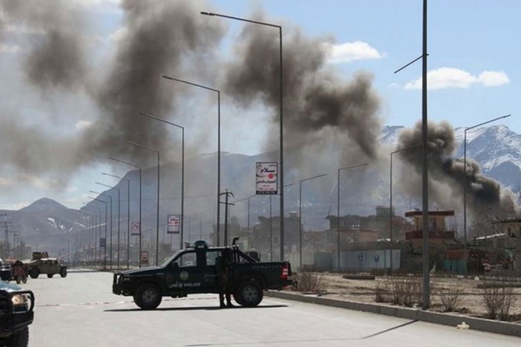 Afganistan'da memurları taşıyan otob&uuml;se bombalı saldırı! 7 kişi &ouml;ld&uuml;