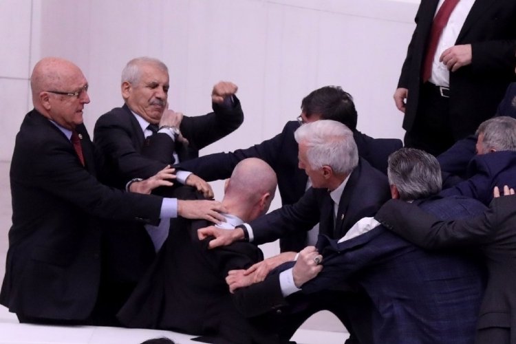 B&uuml;t&ccedil;e g&ouml;r&uuml;şmelerinde yine gerginlik: Bursa milletvekili...