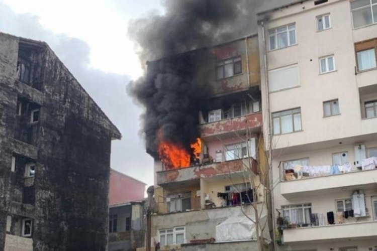 İstanbul'da 4 kişi yangında mahsur kaldı!