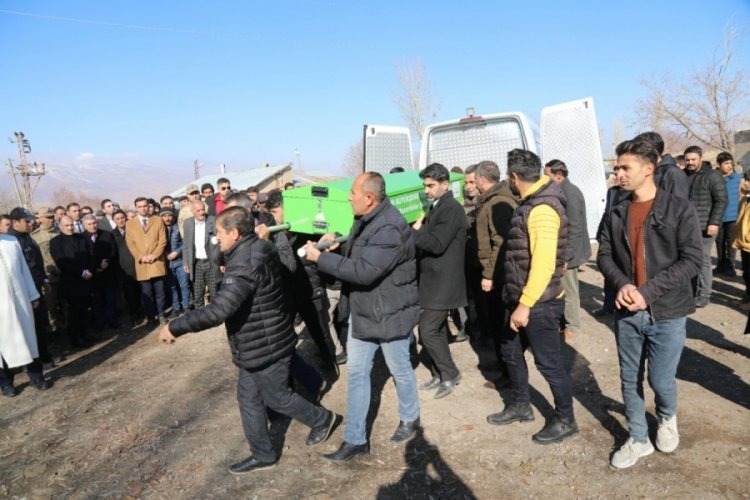 Kalp krizi sonucu hayatını kaybeden lise &ouml;ğrencisi toprağa verildi