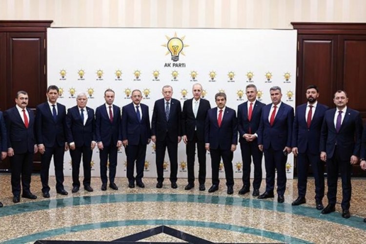 Cumhurbaşkanı Erdoğan, 11 B&uuml;y&uuml;kşehir Belediye Meclisinin AK Parti Grup Başkanvekillerini ağırladı