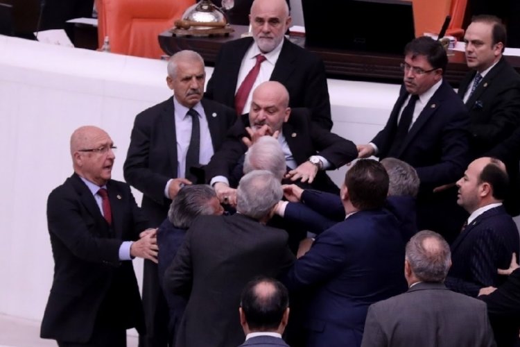 İyi Partili &Ouml;rs ile arbede yaşayan AK Parti Bursa Milletvekili Işık: &Ouml;z&uuml;r dilemeyeceğim...