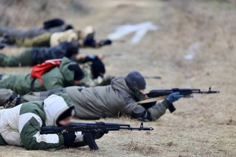 Rusya'nın Ukrayna sınırındaki Belgorod'da sivillerden oluşan silahlı birlikler kuruldu