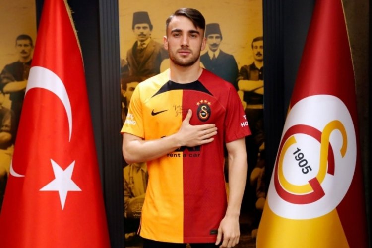 Yunus Akg&uuml;n, 4 yıl daha sarı kırmızılı takımda