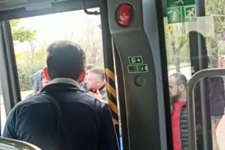 Kocaeli'nde okul &ccedil;ıkışı yol ortasında kavga