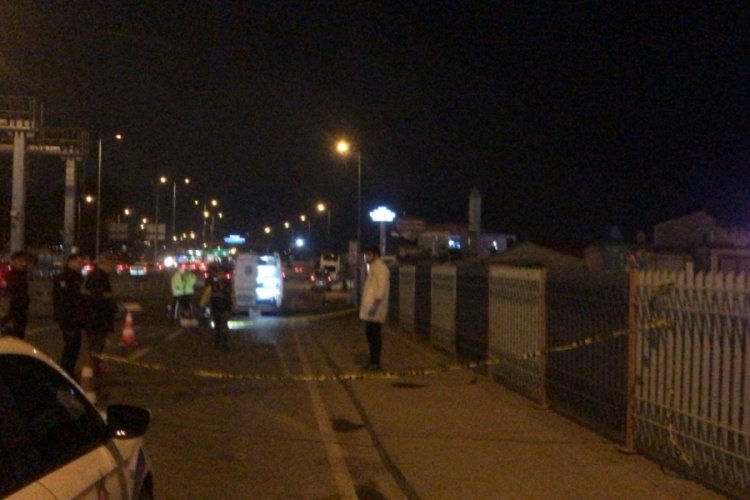 İstanbul Fatih'te 3 şahıs polise saldırdı: 1 &ouml;l&uuml;