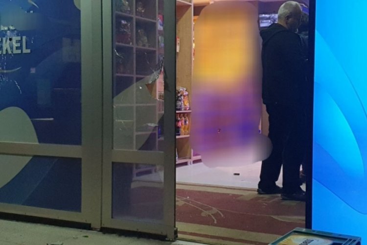 Kayseri'de bir şahıs &ouml;n&uuml;ne &ccedil;ıkan iş yerlerine kurşun yağdırdı