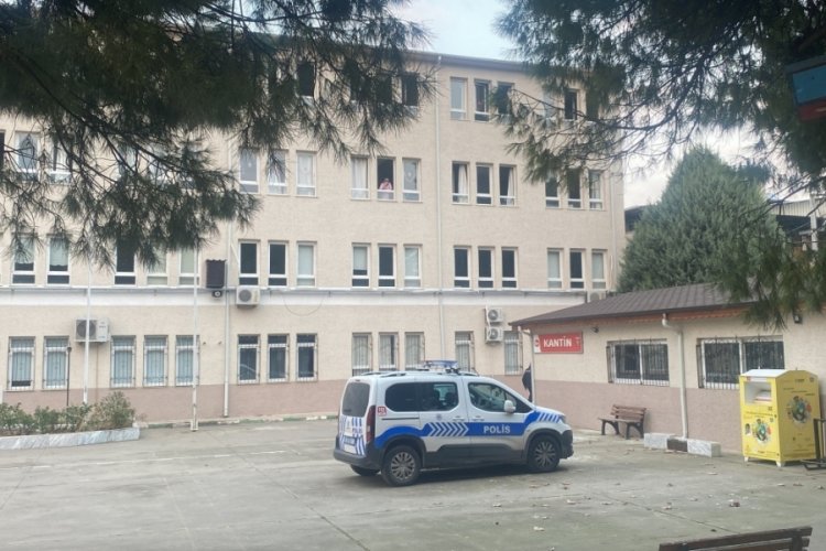 Bursa'da 21 &ouml;ğrenci yediği yemekten zehirlendi