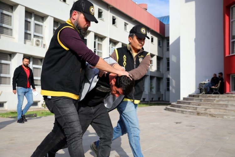 Adana'da komşusunun başına sopayla vurduğu kişi &ouml;ld&uuml;