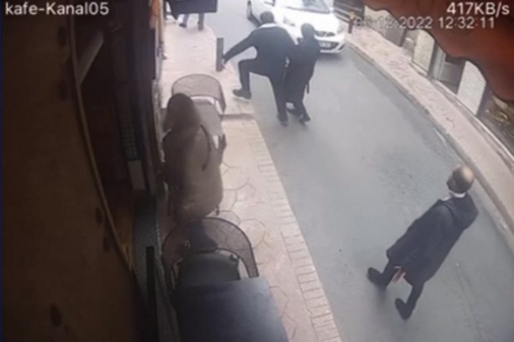 &Uuml;nl&uuml; oyuncu otomobiliyle yayaların arasına daldı