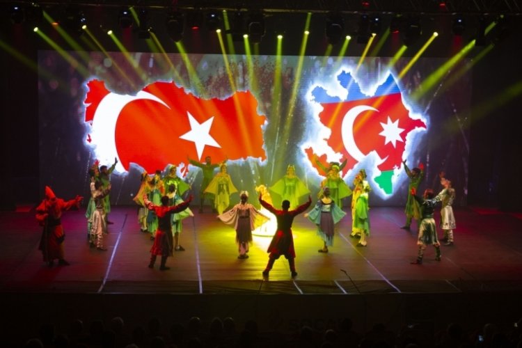 Bursa'da 70 kişilik dev kadro ile Kardeşlik Destanı g&ouml;sterisi