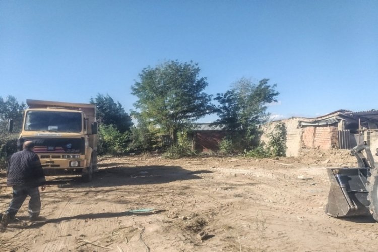 Bursa'da metruk binalarla m&uuml;cadele devam ediyor
