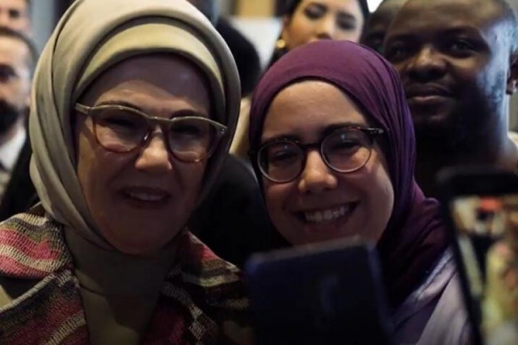 Emine Erdoğan: Yeter ki el ele, g&ouml;n&uuml;l g&ouml;n&uuml;le verelim