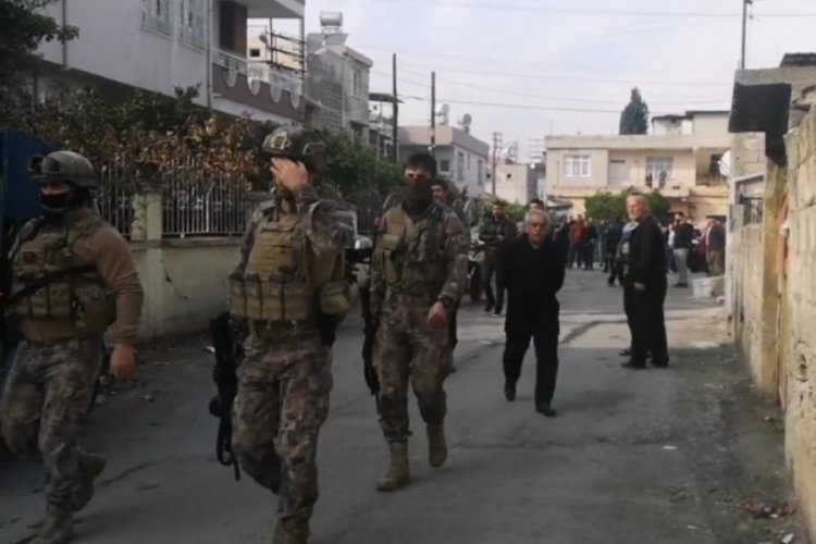 Mersin'de 5 polisi yaralayan zanlı &ouml;l&uuml; olarak ele ge&ccedil;irildi