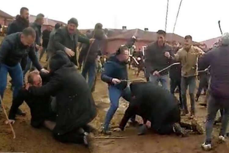 Ağrı'da sopalı bor&ccedil; kavgası! 4 kişi yaralandı