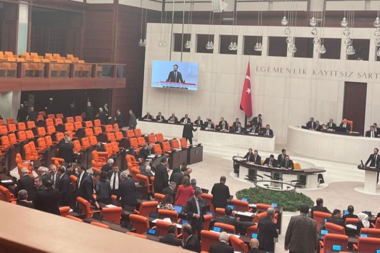 İYİ Partili vekiller AK Parti'li vekillerin konuşması sırasında salonu terk etti
