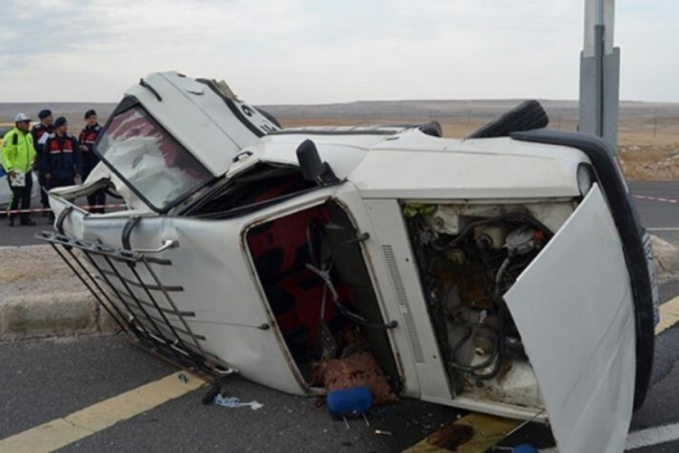 Adıyaman'da Belediye başkanı otomobiliyle &ouml;n&uuml;ndeki araca &ccedil;arptı: 1 &ouml;l&uuml;, 3 yaralı