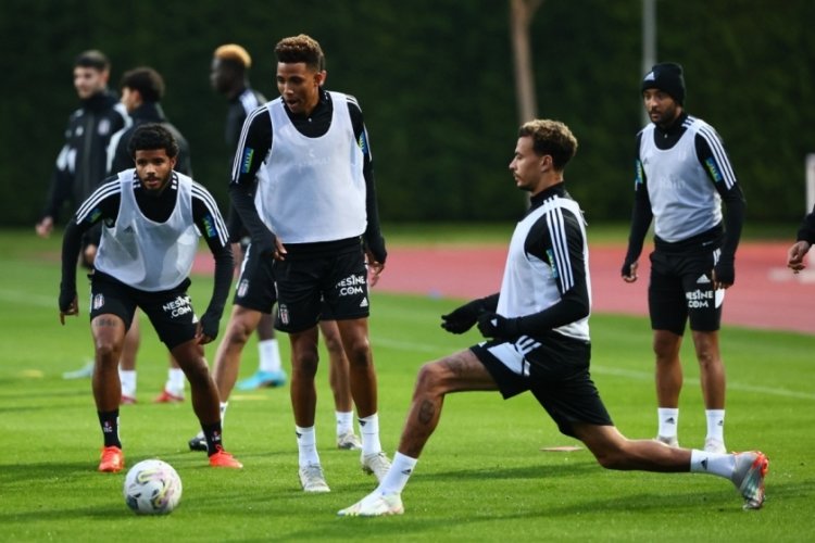 Beşiktaş, Antalya'da &ccedil;alışmalarına devam etti