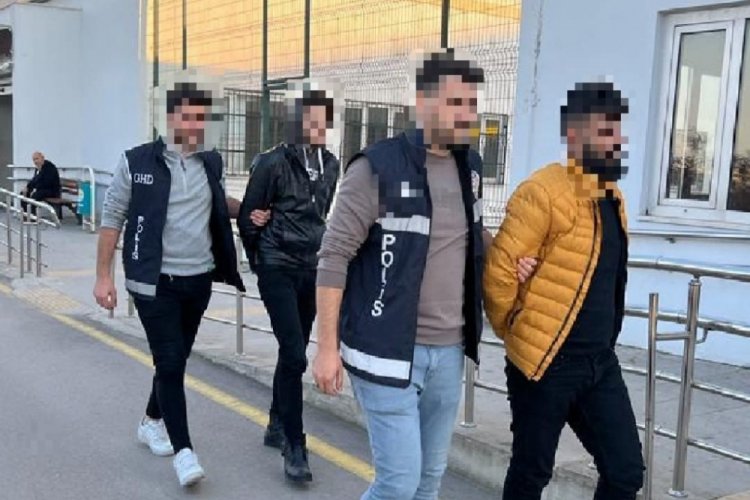 15 şahsı ka&ccedil;ak yollarla T&uuml;rkiye'ye sokan 2 ş&uuml;pheli tutuklandı