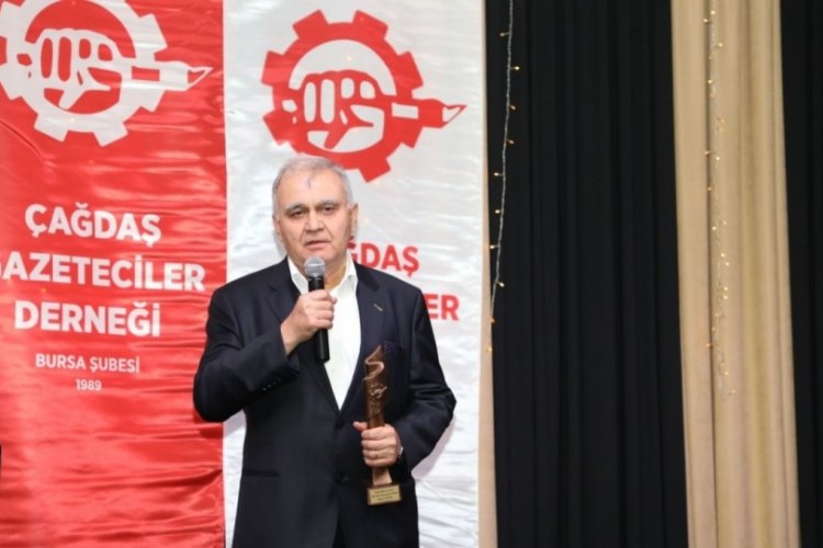 &Ccedil;GD Bursa'da 33. Kuruluş Yılı &ouml;d&uuml;lleri sahiplerini buldu: Engin Aks&ouml;z'e 'Meslekte Dayanışma &Ouml;d&uuml;l&uuml;'