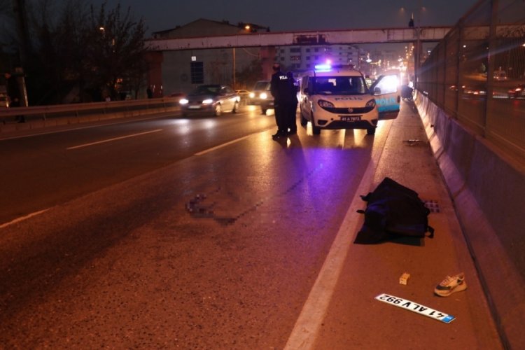 Kocaeli'nde 2 otomobilin &ccedil;arptığı yaşlı adam hayatını kaybetti