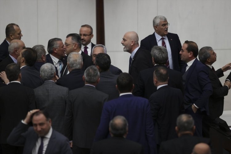 B&uuml;t&ccedil;e g&ouml;r&uuml;şmesindeki kavgaya karışan vekillerin cezası belli oldu