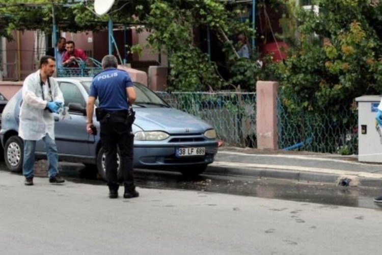 Boşandığı eşi ve arkadaşına kurşun yağdırdı