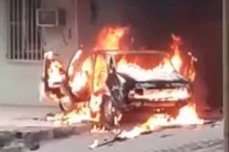 Şanlıurfa'da park halindeki otomobil alev topuna d&ouml;nd&uuml;