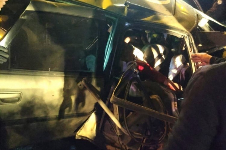 K&uuml;tahya'da otomobil şarampole devrildi