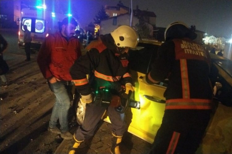 Malatya'da iki otomobilin &ccedil;arpıştığı kazada 1'i ağır 3 kişi yaralandı