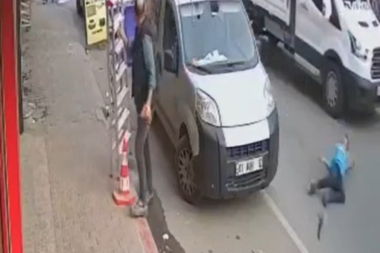Adana'da kamyonetin &ccedil;arptığı &ccedil;ocuk metrelerce s&uuml;r&uuml;klendi