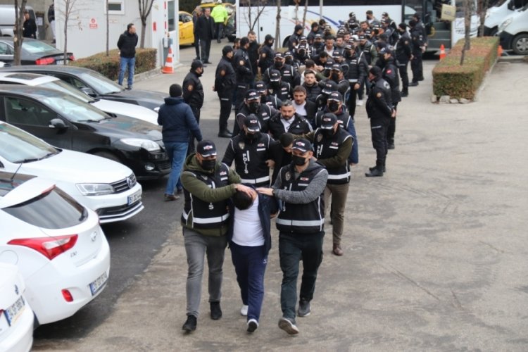 Eskişehir'de yakalanan 30 ş&uuml;pheliden 18'i adliyeye sevk edildi