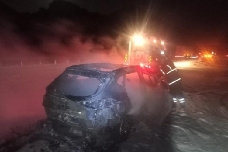 Burdur'da seyir halinde alev alan ara&ccedil; k&uuml;le d&ouml;nd&uuml;: 1 yaralı